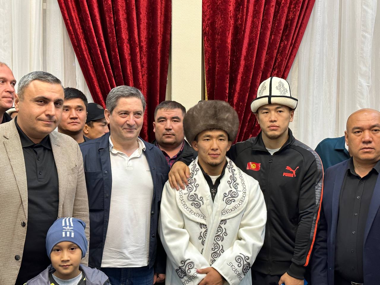 Акжол Махмудов, Жоламан Шаршенбеков… Дүйнө чемпиондору өлкөгө учуп келишти