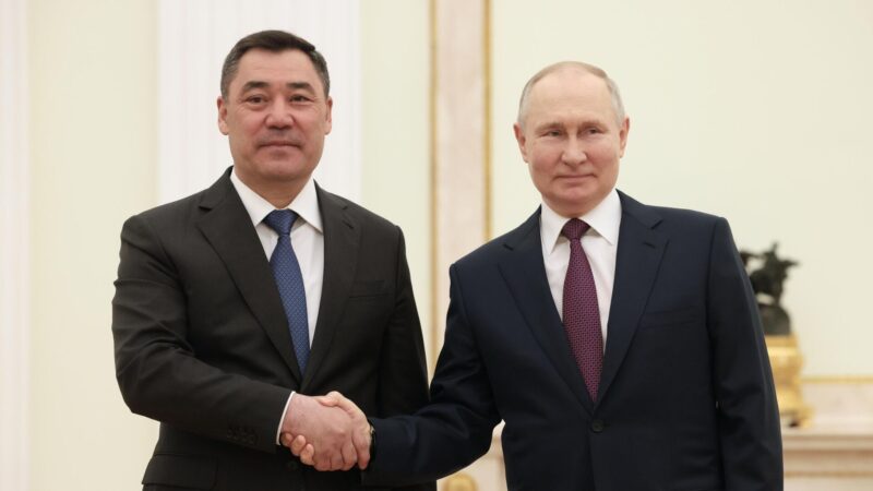 Путин Садыр Жапаровду Ардак ордени менен сыйлоо жөнүндө жарлык чыгарды