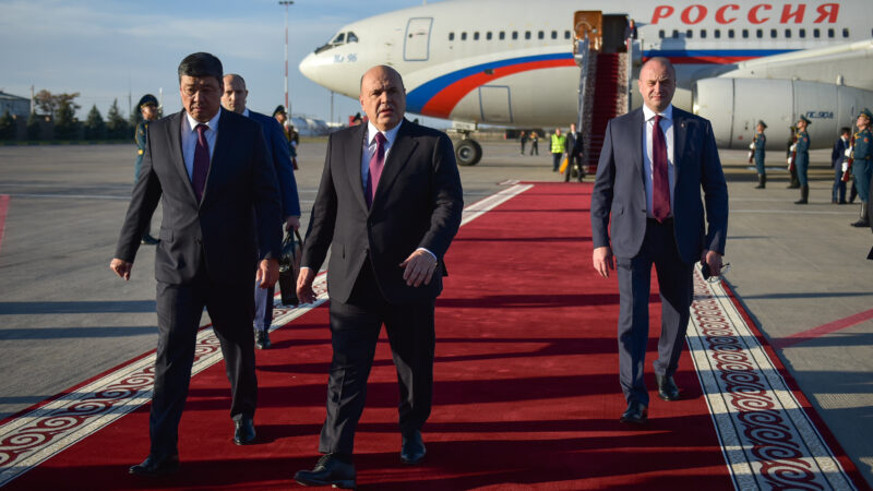 Россия өкмөтүнүн төрагасы Михаил Мишустин Бишкекке келди