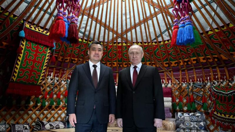 Өлкө башчылар кыргыз боз үйүндө