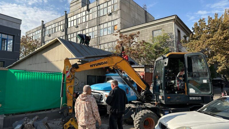 Бишкекте мончо салууда тоскоолдук жараткан кафе сүрдүрүлдү