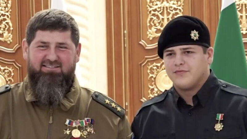 Кадыровдун 15 жаштагы уулуна «Чеченстандын Баатыры» наамы ыйгарылды