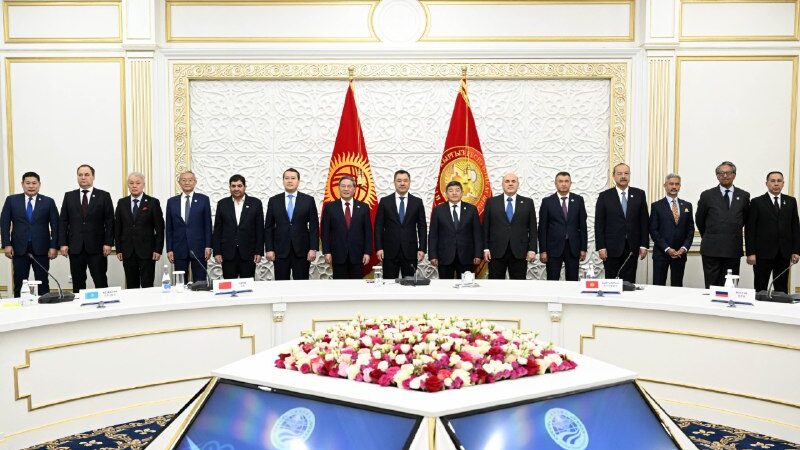 Садыр Жапаров ШКУ өкмөт башчылары менен жолугушту