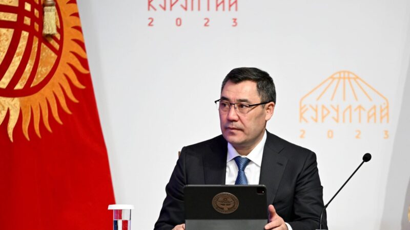 Жапаров: 70 миң сом төлөйлү деп жумушка чакырсак келбей жатышат
