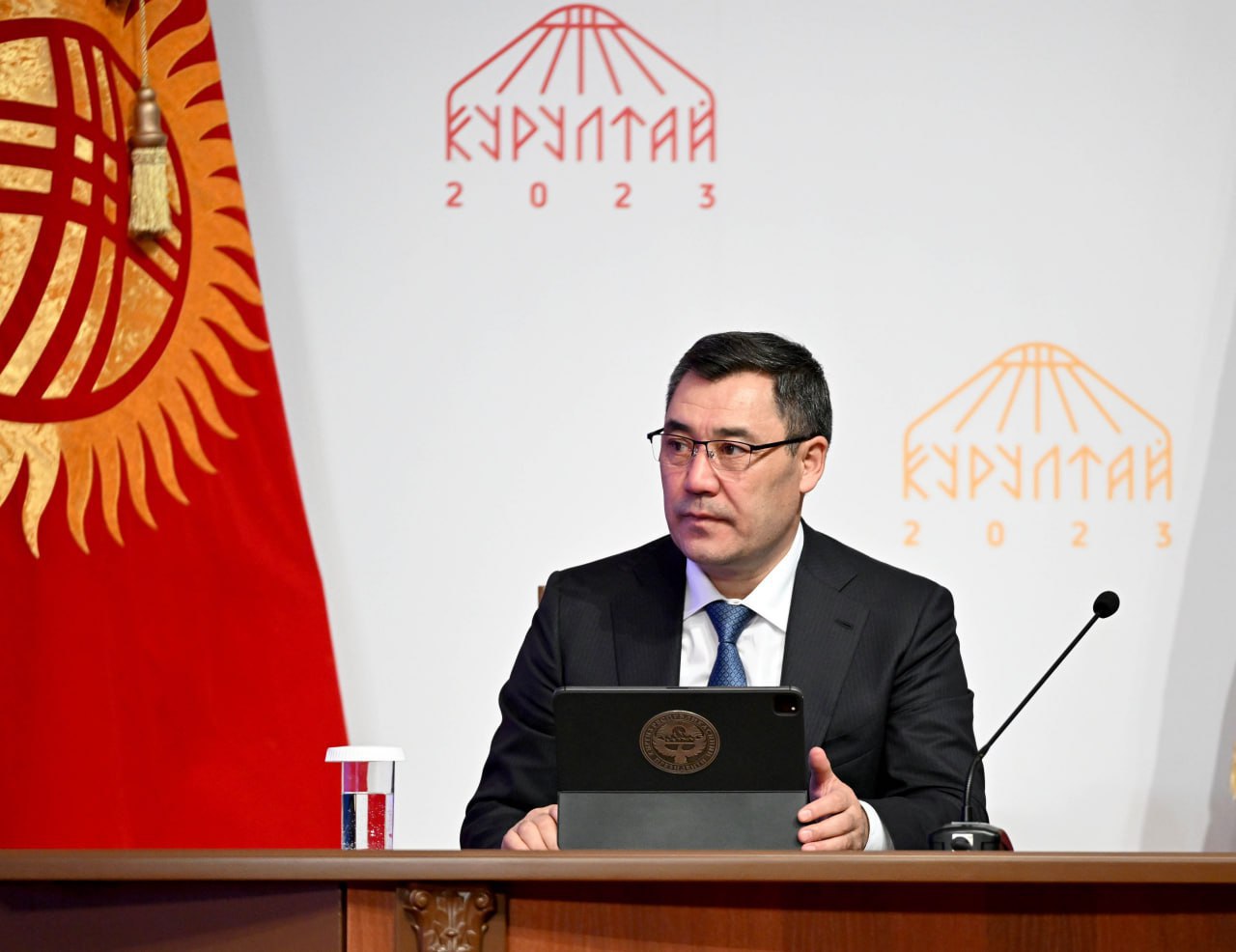 Жапаров: 70 миң сом төлөйлү деп жумушка чакырсак келбей жатышат
