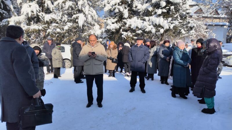 №2 ооруканага бомба коюлган деген маалымат түшүп, бейтаптар эвакуацияланууда