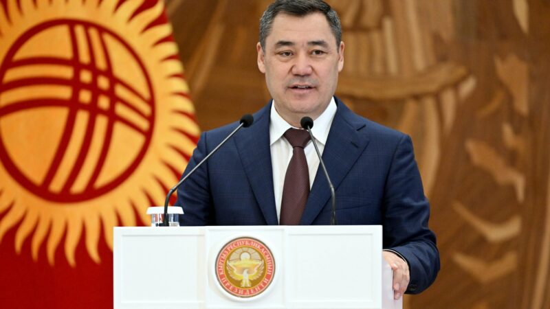 Президент: Өлкөбүздүн өнүгүшүнө багытталган ишмердигиңиздер арта берсин!