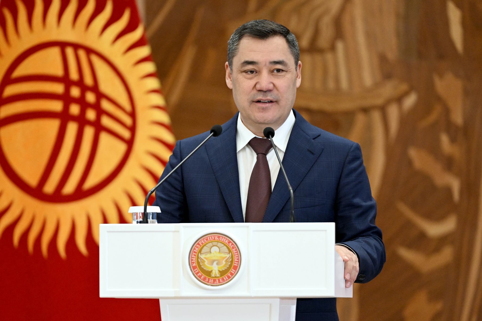 Президент: Өлкөбүздүн өнүгүшүнө багытталган ишмердигиңиздер арта берсин!