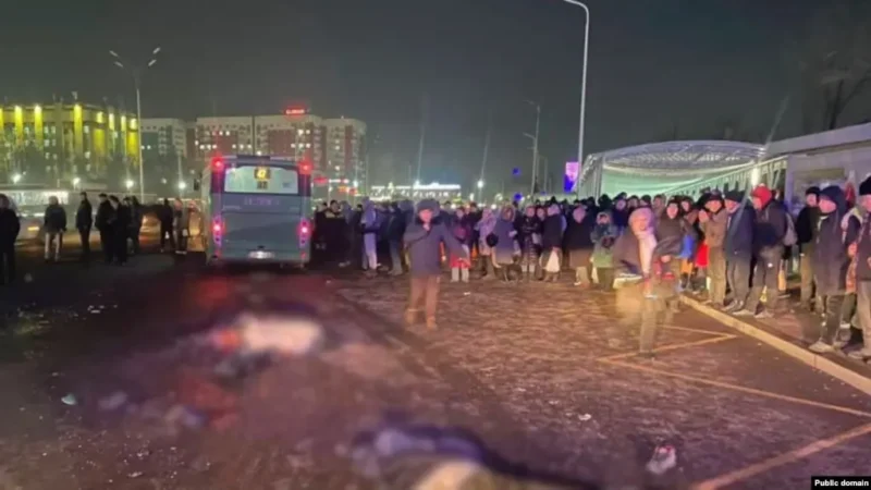 Жүргүнчү айдоочу аялды чаап жиберген (ВИДЕО)