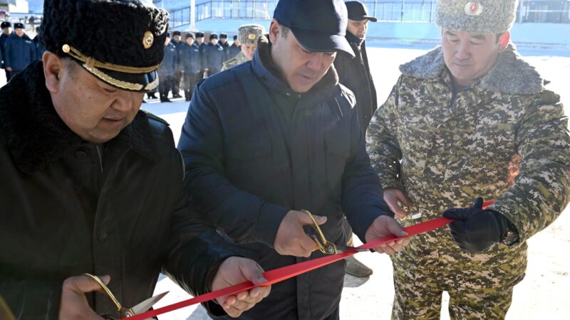 Президент Нарындагы жаңыланган «Торугарт 2» көзөмөл-өткөрүү пунктун ачты