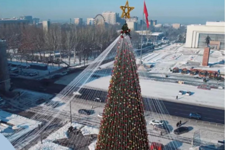 Бүгүн борбордук аянтта жаңы жылдык балатынын оту жанат