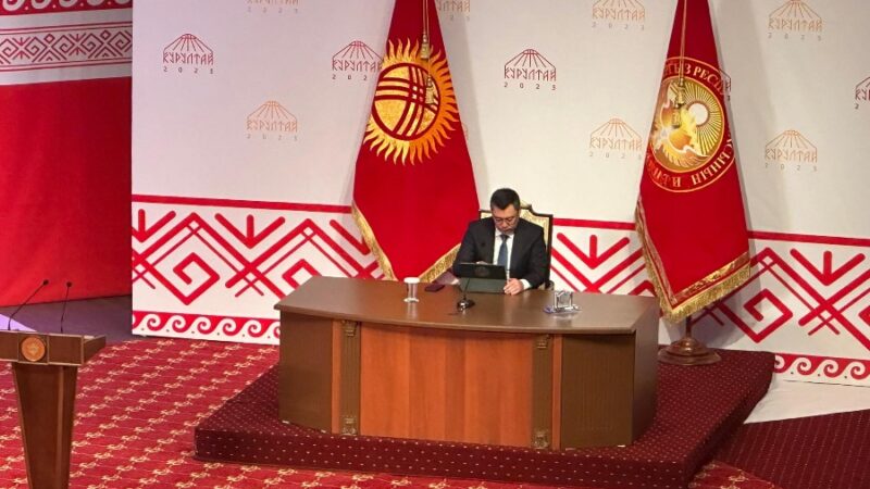 Президент биринчи курултайда кабыл алынган чечимдердин аткарылышы боюнча маалымат берди