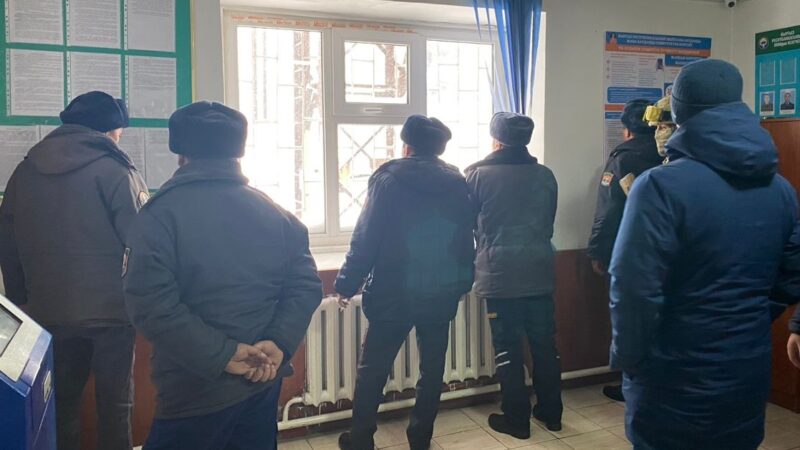 Түптүн милиция кызматкерлери кармалды