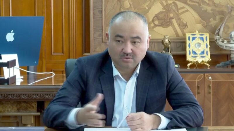 Шакиев: Тууну өзгөртүүнү колдогон эл өкүлдөрүнүн башкы максаты Кыргызстанды өнүктүрүү