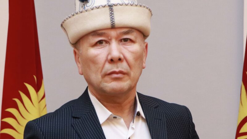 Арстан Алайдын жактоочусу: Туугандары сөөктү алып кетишти