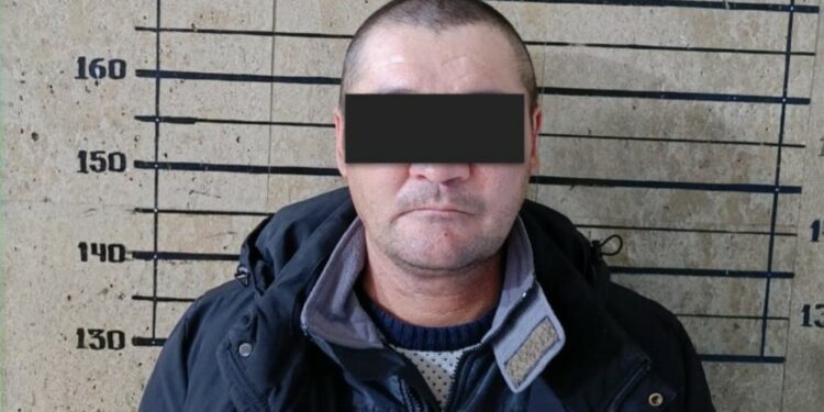 Бишкекте кыздын 100 миң сомго жакын акчасын тартып алган жаран кармалды