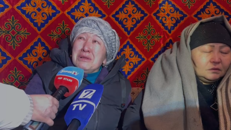Жайылдын эжеси: Атам менен апамды Меккеге жиберем деп, тилегине жетпей калды