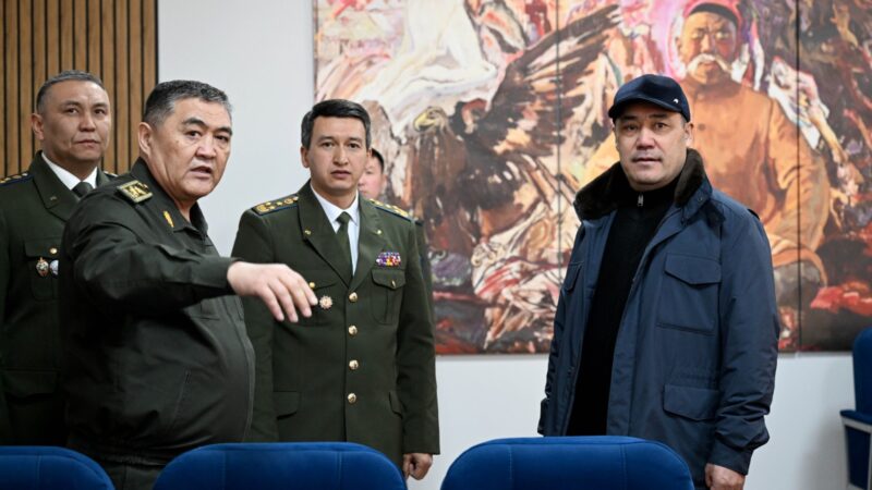 Президент Ысык-Көлдө УКМКнын башкармалыгынын жаңыланган имаратын ачты