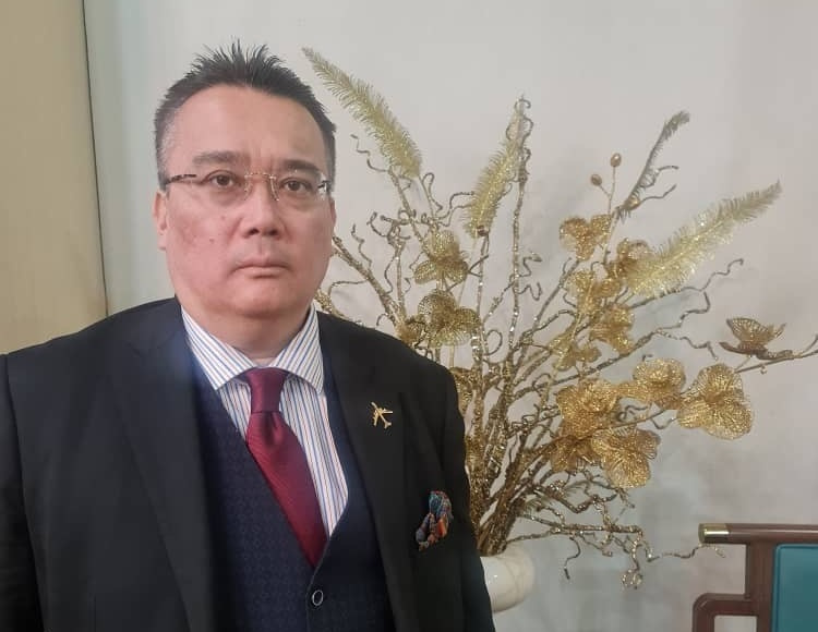 Садыр Жапаров кандай кырдаалдарда лидерлик сапатын көрсөткөнүн япониялык эксперт айтып берди