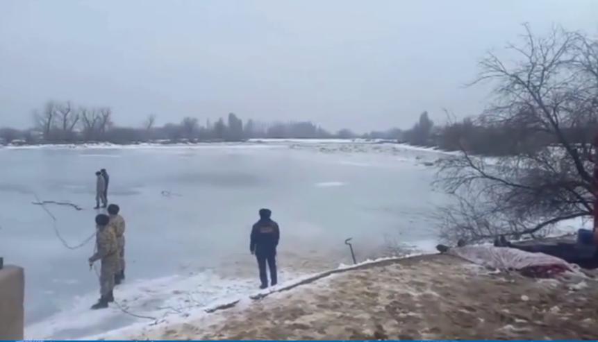 Элдик видео: Бишкектин четиндеги көлмөгө балдар чөгүп кеткени айтылууда