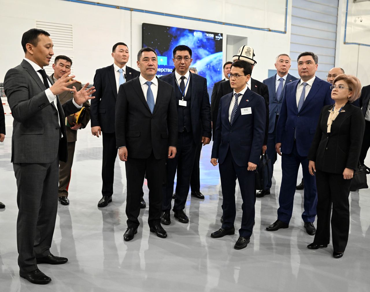 Садыр Жапаров «Казакстан гарыш сапары» улуттук космос борборуна барды