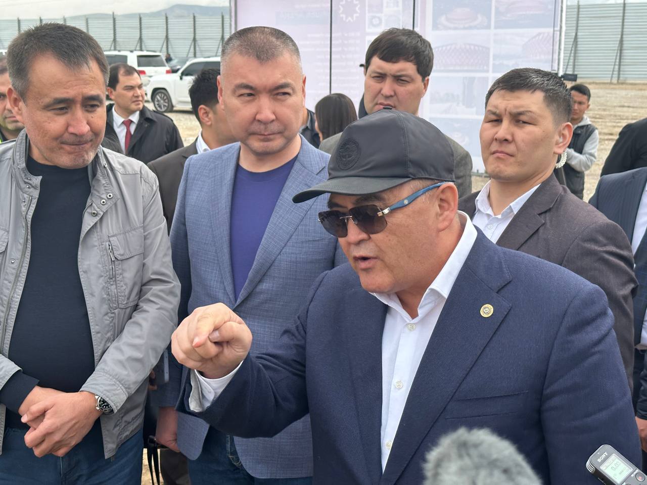 Ташиев Транспорт министрлиги курган жолдордун сапатсыз экенин айтты