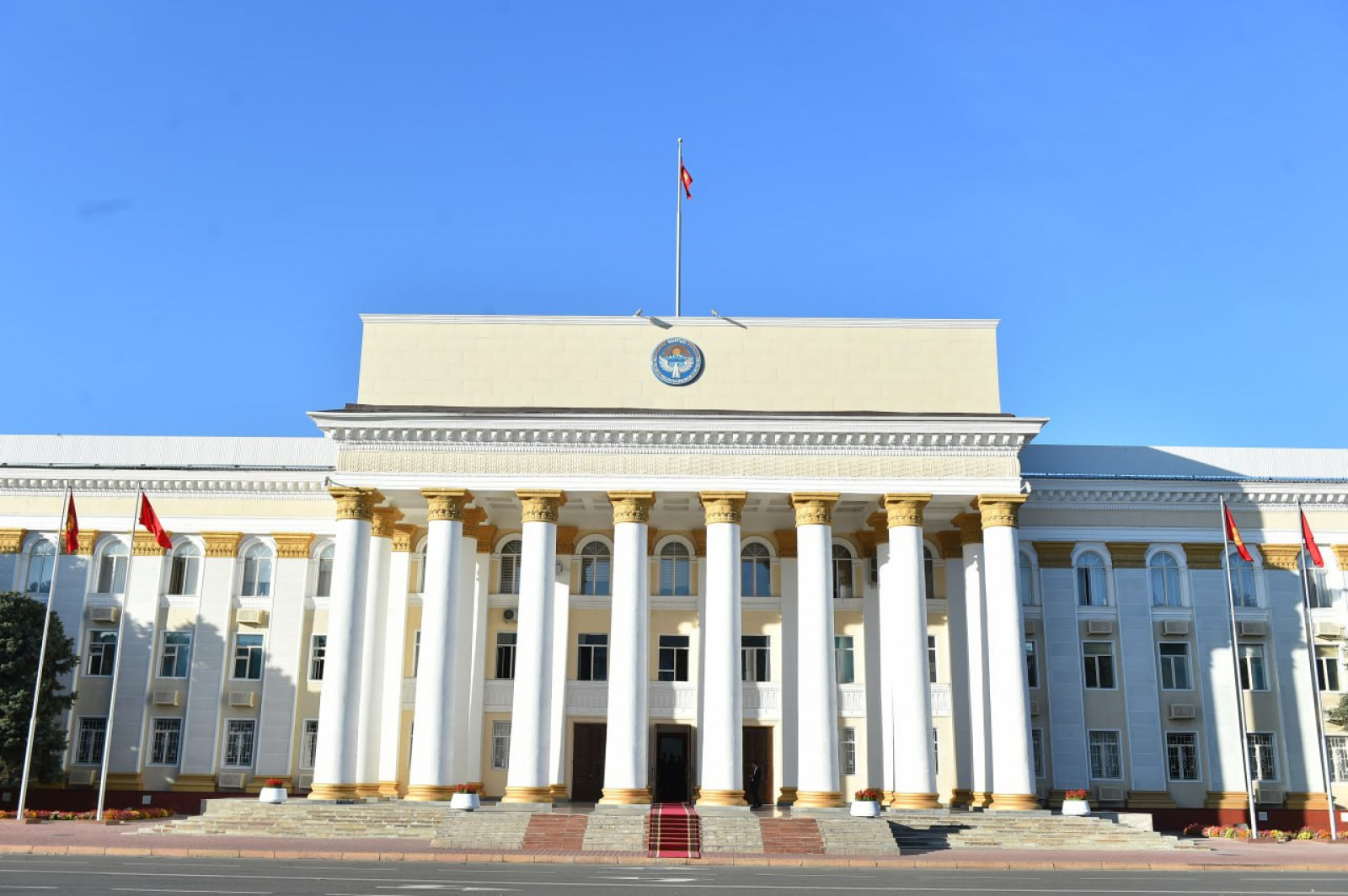 Министрлер кабинети: “Күнөөлүүлөр аныкталып, мыйзам чегинде жоопко тартылат”