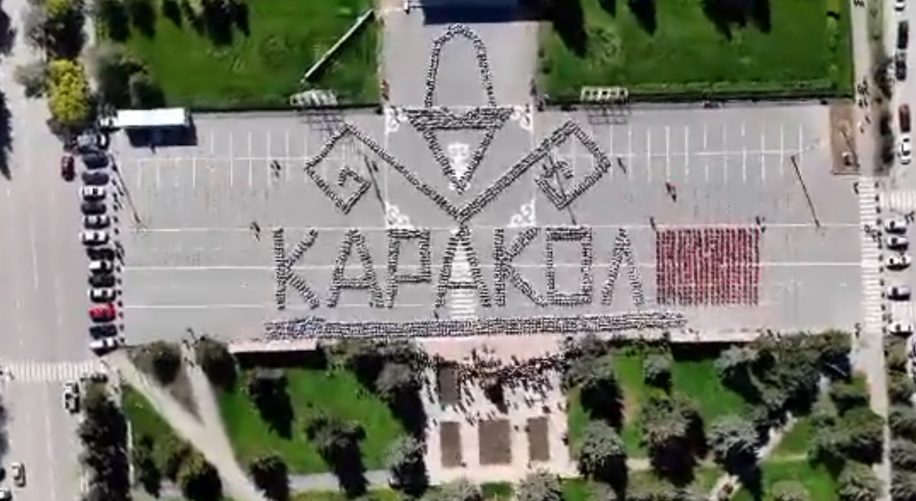 Караколдо 4000 окуучу “Манас” айтты