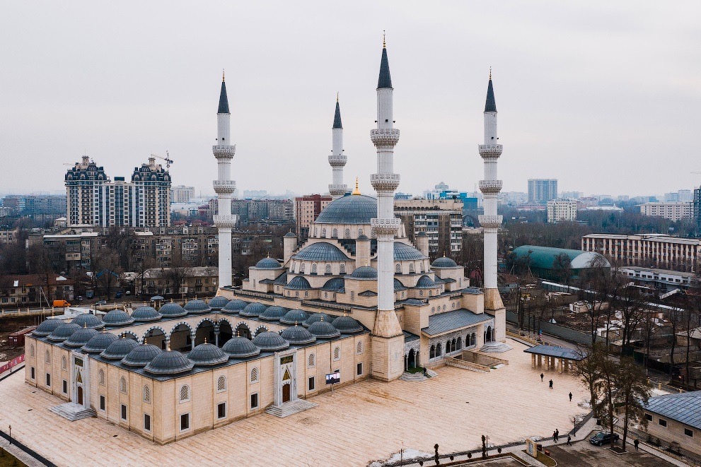БА өлкөлөрүнүн башчылары Садыр Жапаровду Курман айт майрамы менен куттуктады