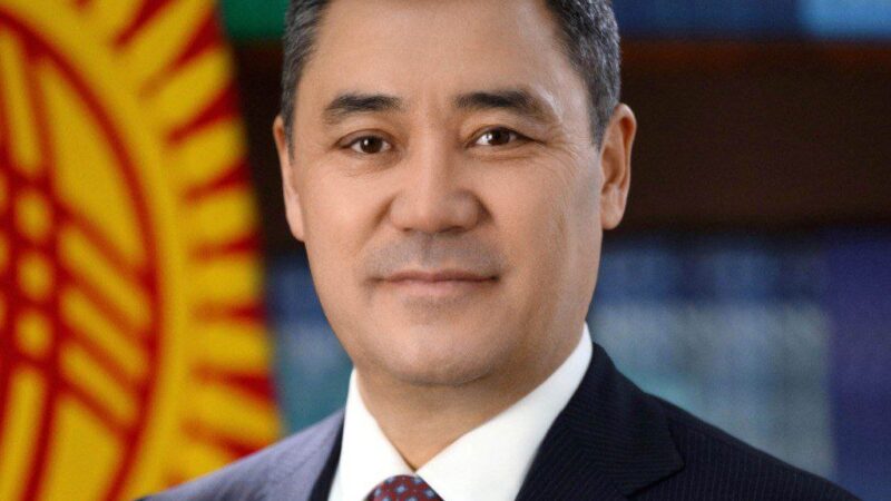 Садыр Жапаров финансы жана экономика кызматкерлеринин күнү менен куттуктады