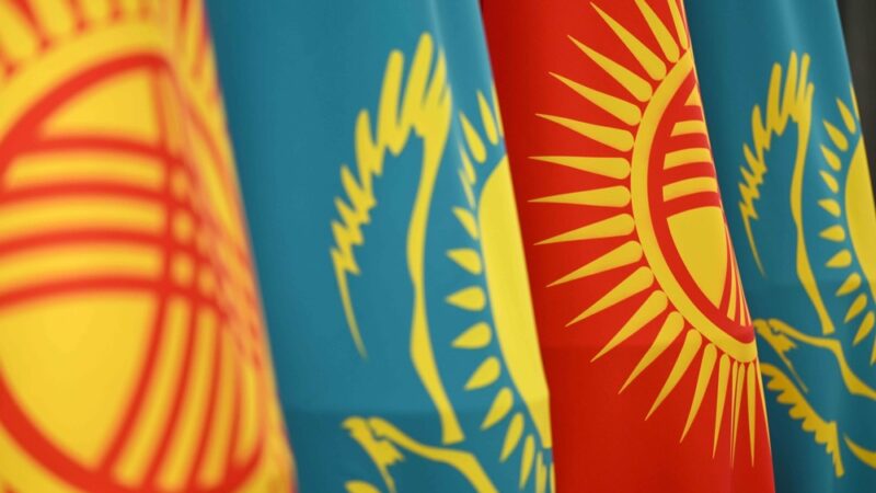 Боордош казак элинен селден жабыр тарткан кыргыз элине жардам