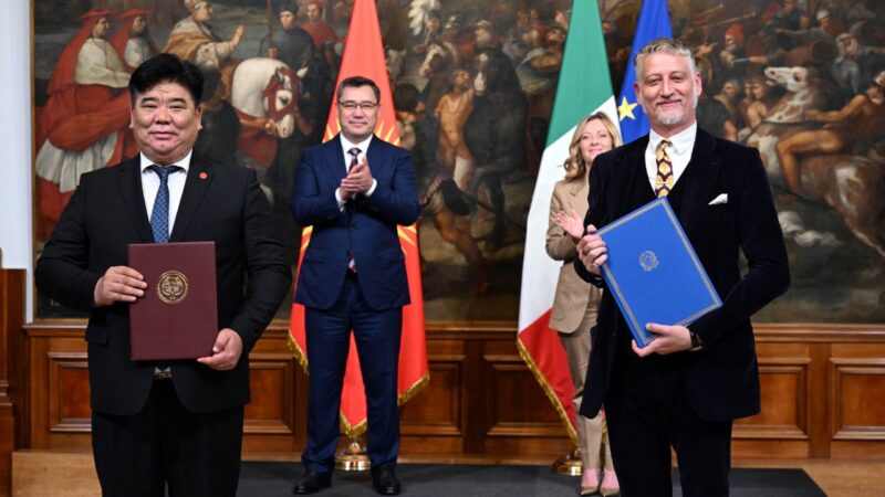 Садыр Жапаров менен Италиянын Премьер-министри биргелешкен билдирүүлөрдү кабыл алды