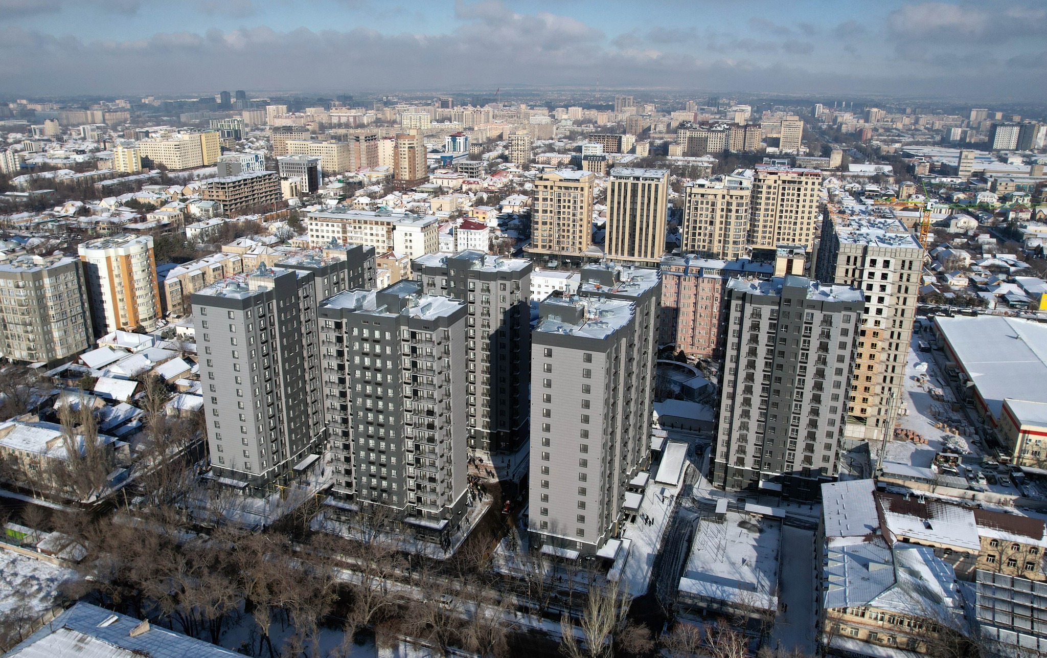 Садыр Жапаров: Бир дагы кыргызстандык батирлеп жүрбөшү керек