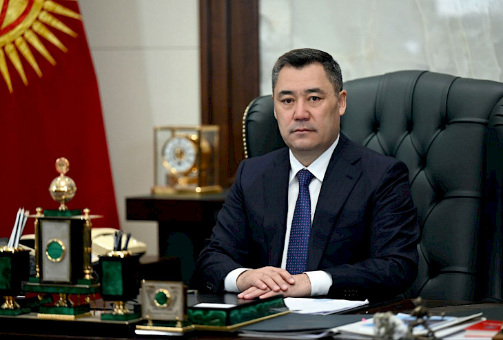 Президент унааларды милдеттүү түрдө техникалык кароодон өткөрүүнү киргизүүгө каршы