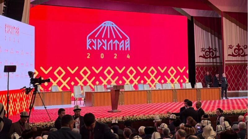 Бишкекте президенттин катышуусунда эки күн бою III Элдик курултай өтөт