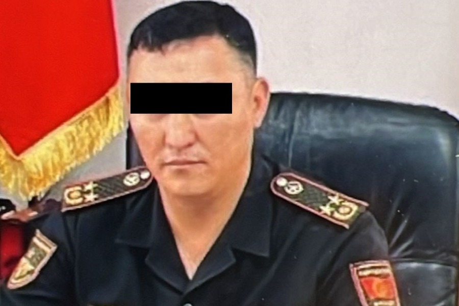 Коргоо министринин жардамчысы пара алууга шектелип кармалды
