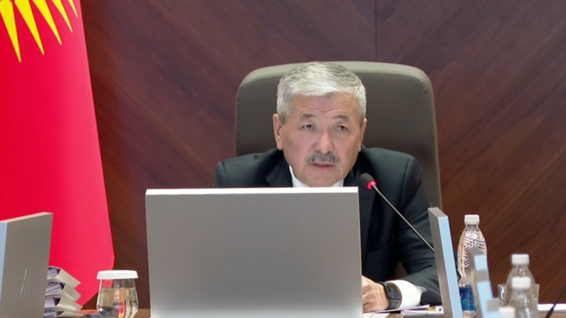 Адылбек Касымалиев Министрлер кабинетинин биринчи жыйынын өткөрдү