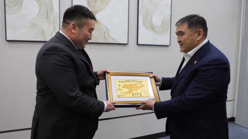 Камчыбек Ташиев Уларбек Шаршеев менен жолукту