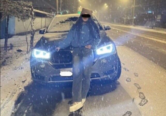 Кайрымдуулукка деп акча чогултуп, өзүнө BMW сатып алган кыз кармалды