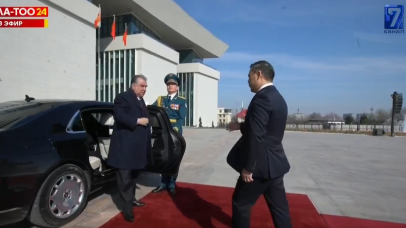 «Ынтымак Ордодо» Тажикстандын президентин тосуп алуу салтанаты өтүүдө