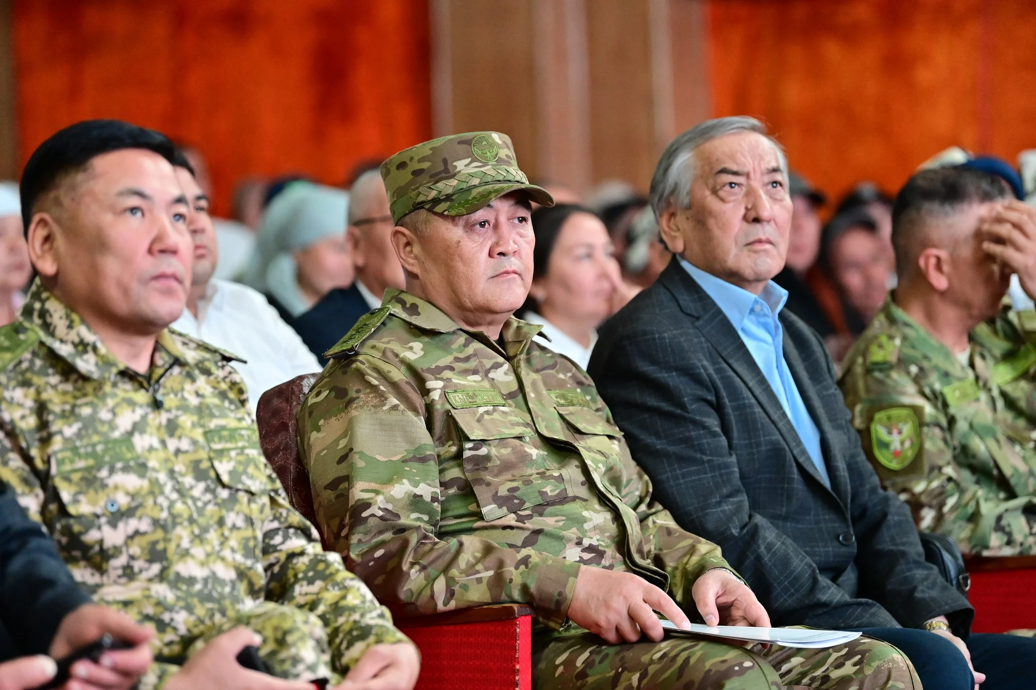 Камчыбек Ташиев Айдаркен шаарында жергиликтүү тургундар менен жолукту