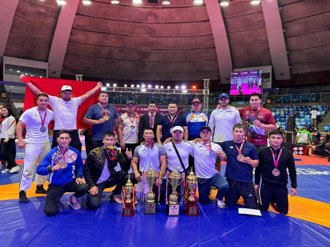 Алыш бел боо күрөшү боюнча курама Азия чемпионатында 23 медаль жеңди