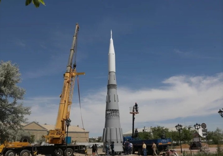 Байконурдагы космодромго дүйнөдөгү эң чоң ракета орнотулду