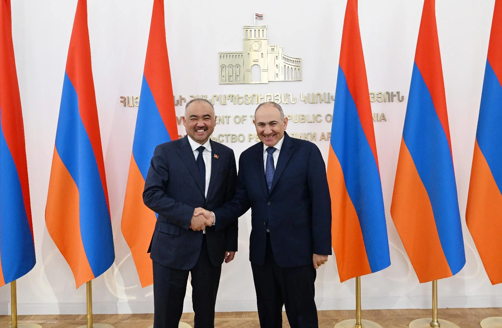 ЖК төрагасы Армениянын премьер-министри менен жолугушту