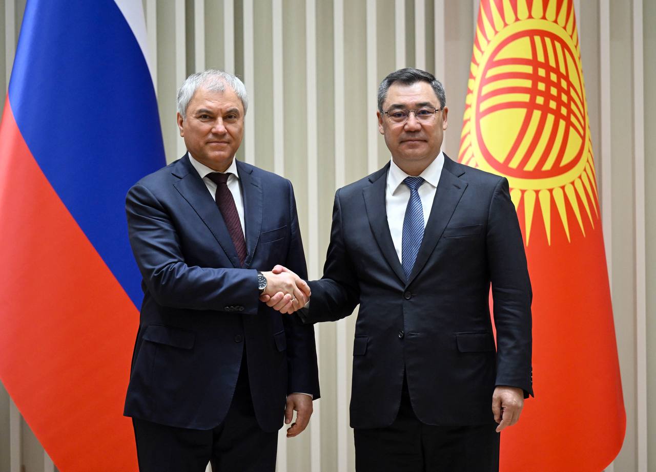 Президент Садыр Жапаров Россия Мамлекеттик Думасынын Төрагасы Вячеслав Володинди кабыл алды