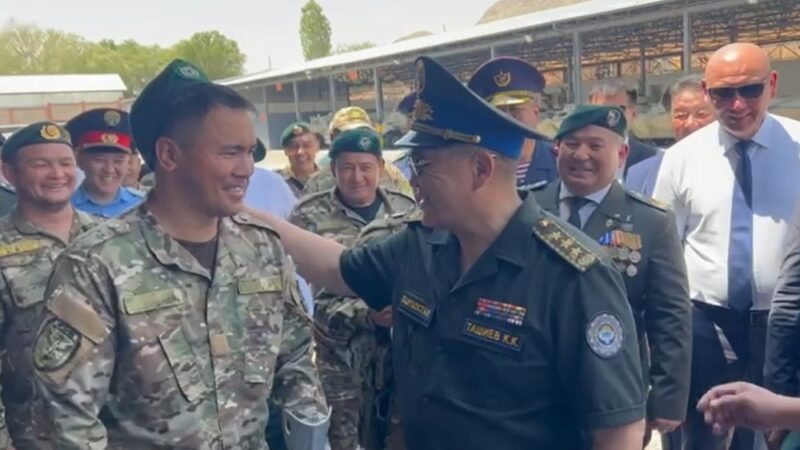 Ташиев 34 жаштагы аскерге “срочно үйлөнүү” тапшырмасын койду