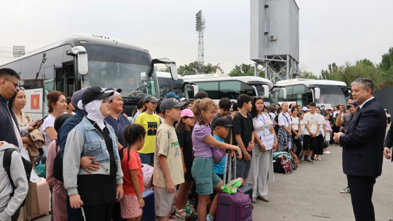 Аярлуу катмардагы үй-бүлөлөрдүн балдары жайкы эс алууга жөнөтүлдү