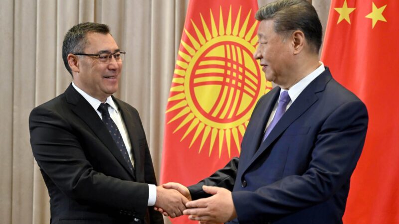 Садыр Жапаров Си Цзиньпин менен сүйлөшүүлөрдү өткөрдү