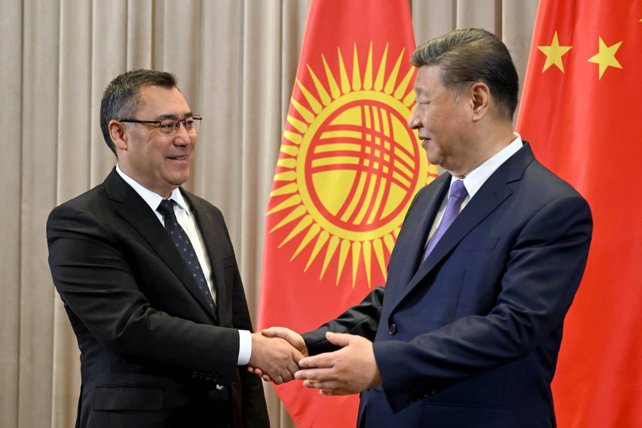 Садыр Жапаров Си Цзиньпин менен сүйлөшүүлөрдү өткөрдү