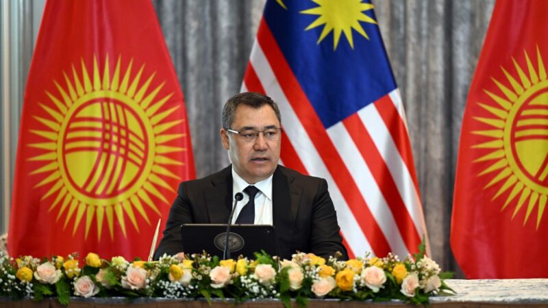 Садыр Жапаров Малайзиянын премьер-министри менен болгон сүйлөшүүлөрдүн жыйынтыгы боюнча билдирүү жасады